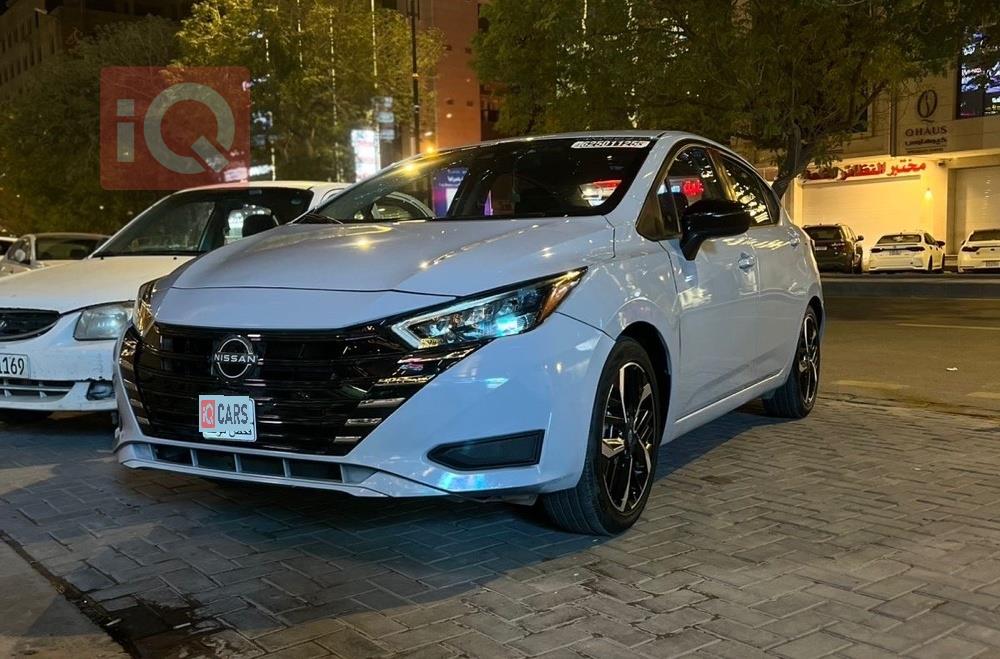 نيسان فيرسا